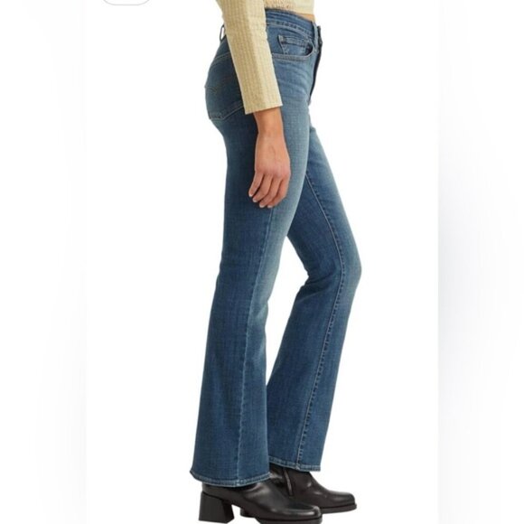 Levi's - Women's 725 High Rise Bootcut Jeans - Dark Indigo. Size: 31 x 34 (1842) - Picture 11 of 16